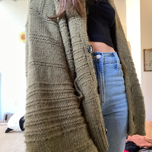 Cozy olive green sweater - Picture 4 of 4